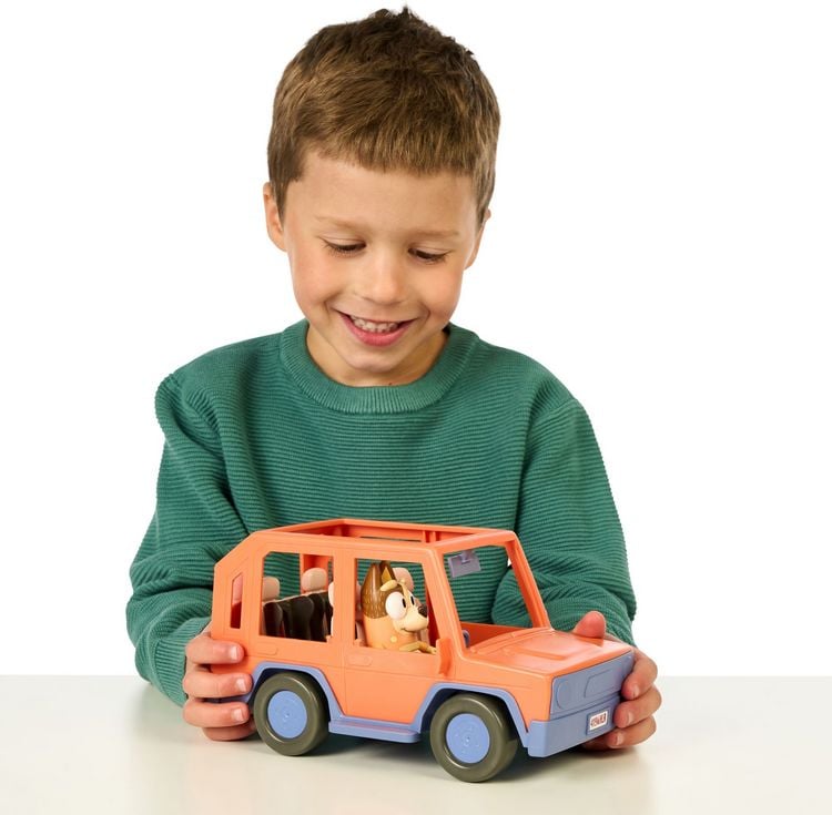 Produktbild: Moose Toys 300176 - BLUEY S11 Heeler Family Road Trip 4WD Vehicle, Familienauto mit Chilli-Figur