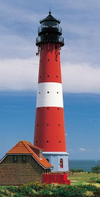 Produktbild: LEUCHTT&Uuml;RME an Nord- und Ostsee. Ein immerw&auml;hrender Geburtstags- und Postkartenkalender
