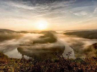 Produktbild: CALVENDO Puzzle Sonnenaufgang an der Saarschleife | 1000 Teile Lege-Gr&ouml;&szlig;e 64x48cm Foto-Puzzle f&uuml;r gl&uuml;ckliche Stunden