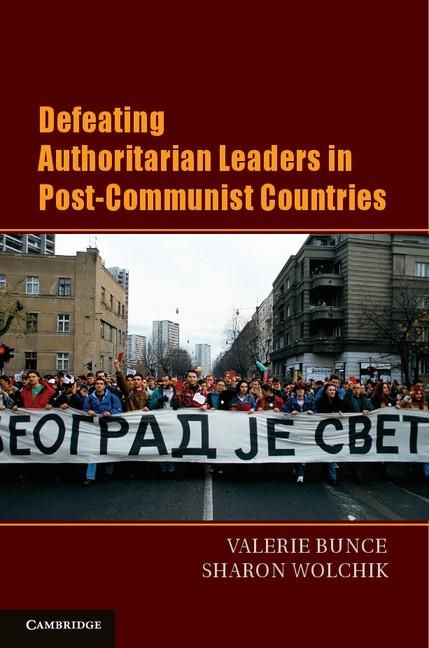 Produktbild: Defeating Authoritarian Leaders in Postcommunist Countries