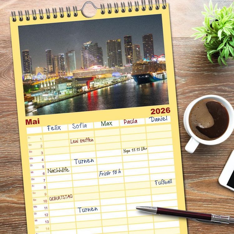 Produktbild: Familienplaner 2026 - Kunterbuntes Miami mit 5 Spalten (Wandkalender, 21 x 45 cm) CALVENDO