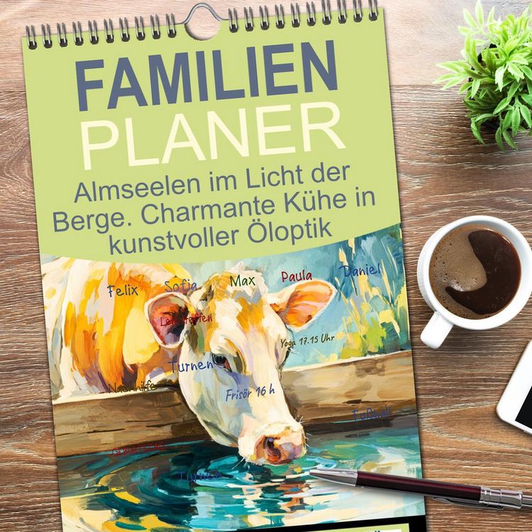 Produktbild: Familienplaner 2026 - Almseelen im Licht der Berge. Charmante K&uuml;he in kunstvoller &Ouml;loptik mit 5 Spalten (Wandkalender, 21 x 45 cm) CALVENDO