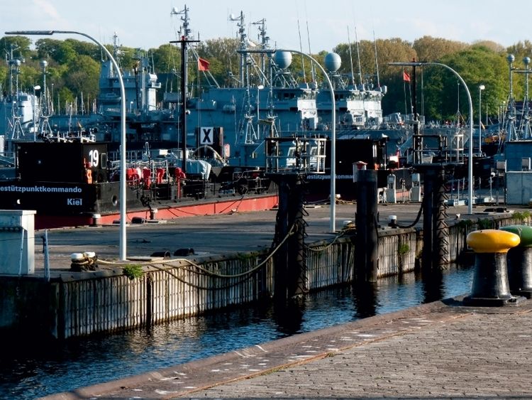 Produktbild: CALVENDO Puzzle Marinest&uuml;tzpunkt Kiel im Abendlicht | 1000 Teile Lege-Gr&ouml;&szlig;e 64x48cm Foto-Puzzle f&uuml;r gl&uuml;ckliche Stunden