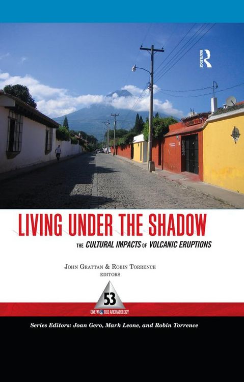 Produktbild: Living Under the Shadow