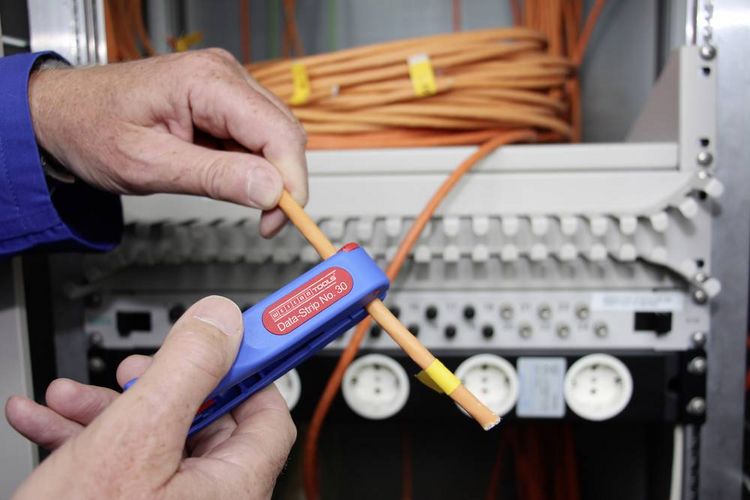 Produktbild: WEICON TOOLS 10033530 Data-Strip No.30 Kabelentmanteler Geeignet f&uuml;r Datenkabel, Telefonleitungen, Steuerleitungen