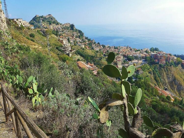 Produktbild: CALVENDO Puzzle Blick vom Bergdorf Castelmola auf Taormina | 1000 Teile Lege-Gr&ouml;&szlig;e 64x48cm Foto-Puzzle f&uuml;r gl&uuml;ckliche Stunden