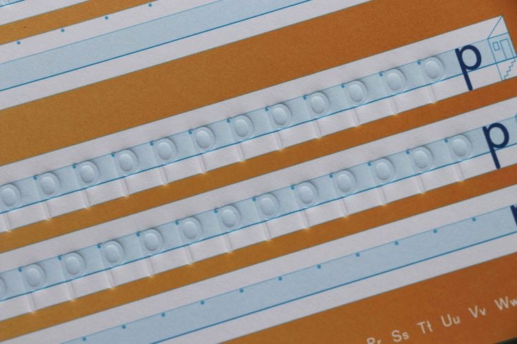 Produktbild: Erstes Schreiben mit Spurrillen. Buchstaben