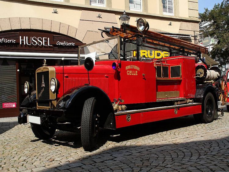 Produktbild: CALVENDO Puzzle Automobile vergangener Jahrzehnte | 1000 Teile Lege-Gr&ouml;&szlig;e 64x48cm Foto-Puzzle f&uuml;r gl&uuml;ckliche Stunden