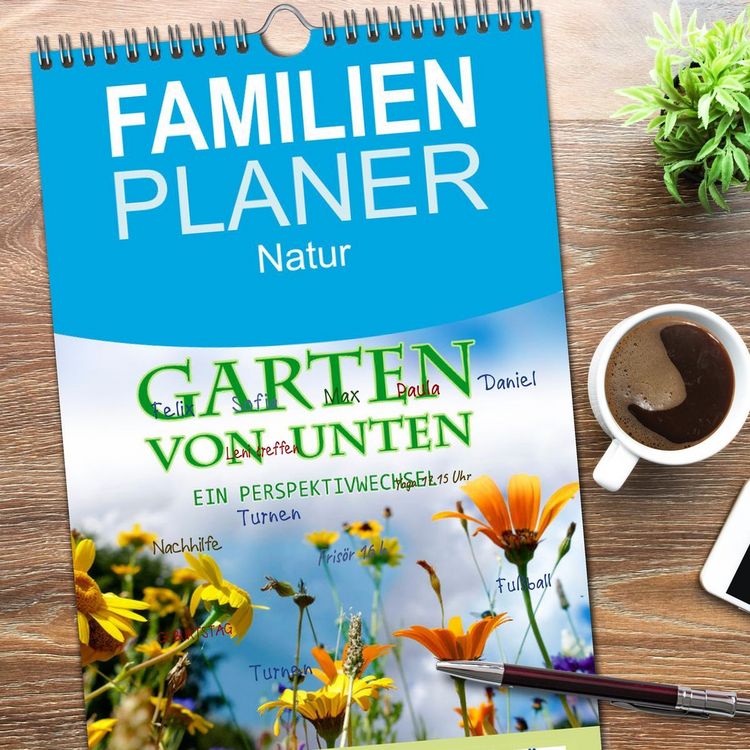Produktbild: Familienplaner 2026 - Garten von unten. Ein Perspektivwechsel mit 5 Spalten (Wandkalender, 21 x 45 cm) CALVENDO