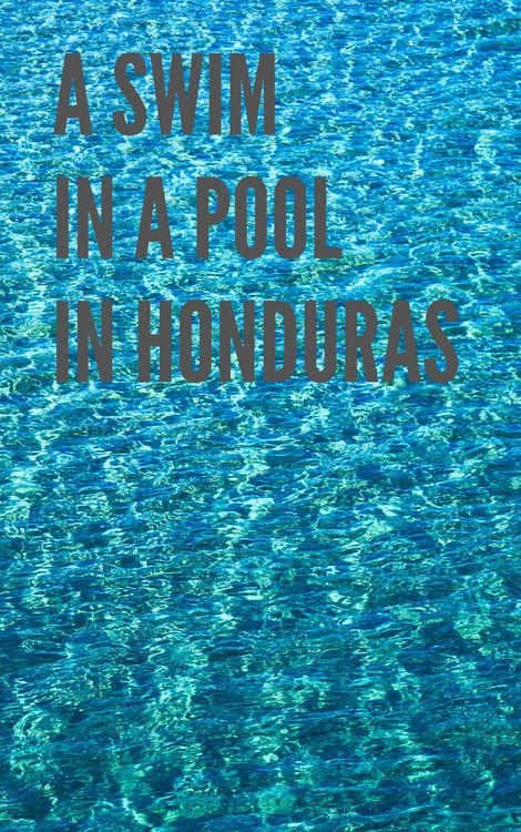 Produktbild: A Swim in a Pool in Honduras (Tela Beach)