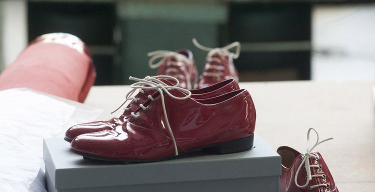 Produktbild: Julie und die roten Schuhe