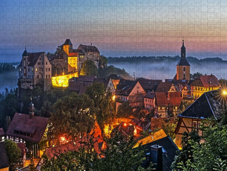 Produktbild: CALVENDO Puzzle Ein Motiv aus dem Kalender Die Burg Hohnstein im Licht der vier Jahreszeiten | 1000 Teile Lege-Gr&ouml;&szlig;e 64x48cm Foto-Puzzle f&uuml;r gl&uuml;cklich