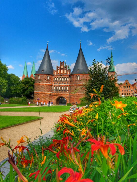 Produktbild: CALVENDO Puzzle Schleswig-Holstein, Hansestadt L&uuml;beck | 1000 Teile Lege-Gr&ouml;&szlig;e 64x48cm Foto-Puzzle f&uuml;r gl&uuml;ckliche Stunden