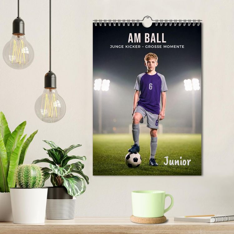 Produktbild: Am Ball Junior - Junge Kicker - Gro&szlig;e Momente (Wandkalender 2027 DIN A4 hoch), CALVENDO Monatskalender