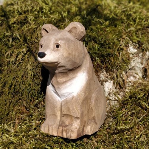 Produktbild: Wudimals A040466 - B&auml;renjunges, Bear Cub, handgeschnitzt aus Holz