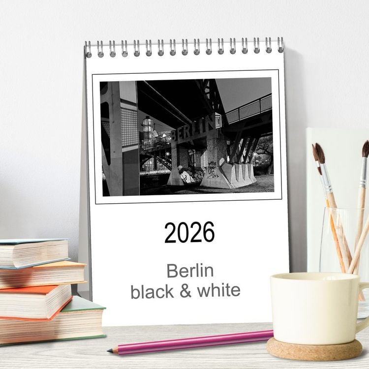 Produktbild: Berlin black & white (Tischkalender 2026 DIN A5 hoch), CALVENDO Monatskalender