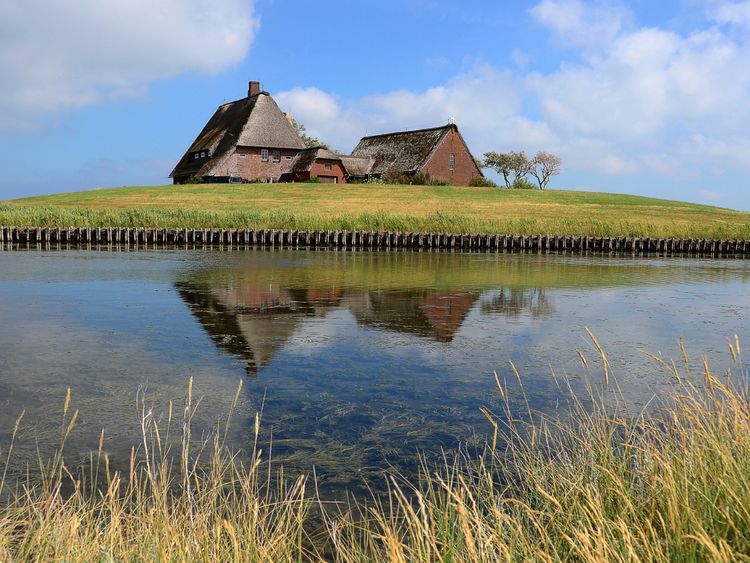 Produktbild: CALVENDO Puzzle Kirchwarft auf Hallig Hooge | 1000 Teile Lege-Gr&ouml;&szlig;e 64x48cm Foto-Puzzle f&uuml;r gl&uuml;ckliche Stunden