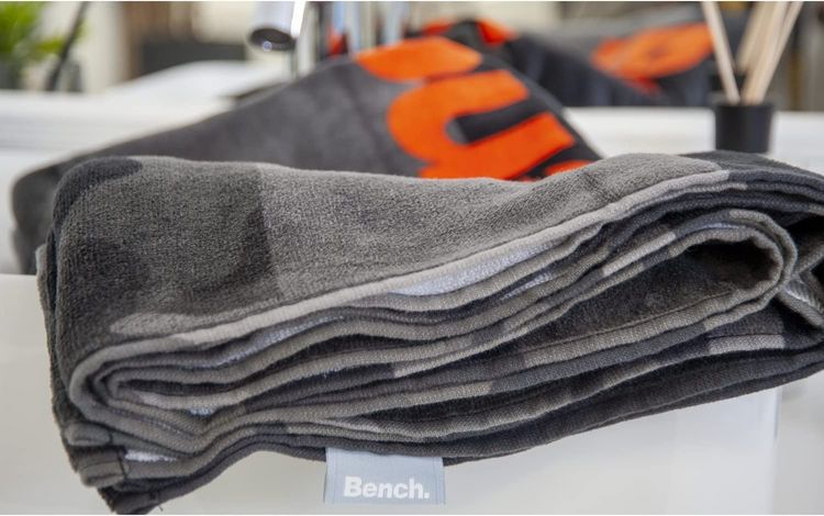 Produktbild: Herding 6112608537 - Bench Strandtuch, Saunatuch, 80x180cm, 100% Baumwolle, Camouflage/Tarnmuster