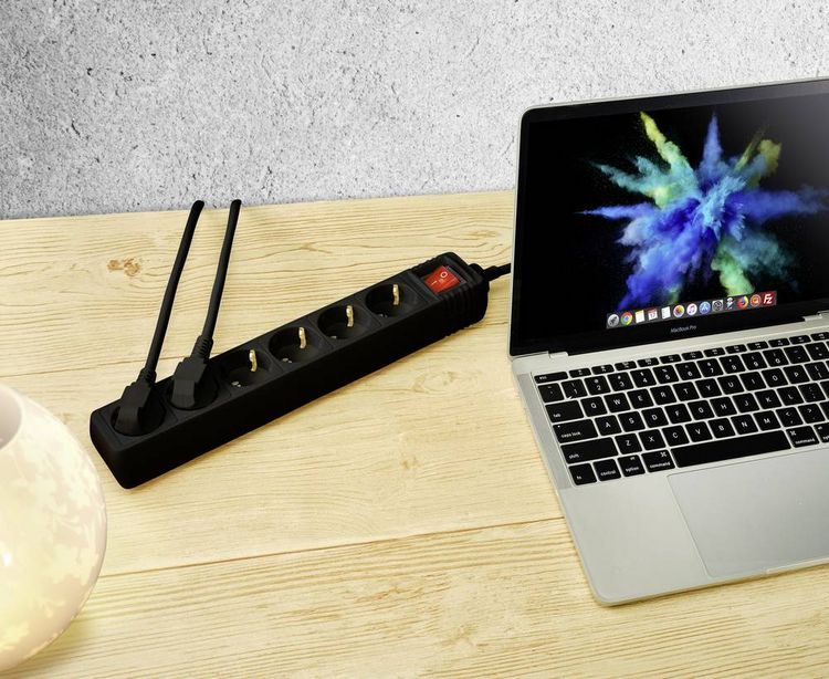 Produktbild: Sygonix SY-4891002 Steckdosenleiste mit Schalter 6fach Schwarz Schutzkontakt 1St.