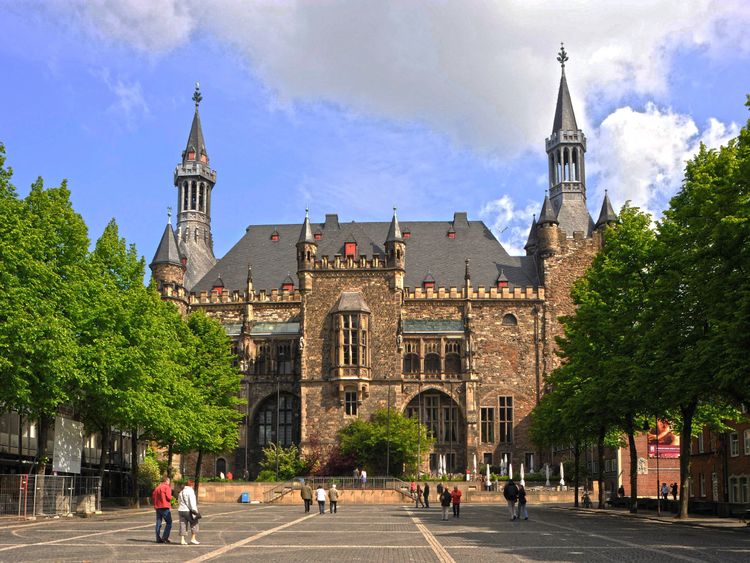 Produktbild: CALVENDO Puzzle Aachener Rathaus | 1000 Teile Lege-Gr&ouml;&szlig;e 64x48cm Foto-Puzzle f&uuml;r gl&uuml;ckliche Stunden