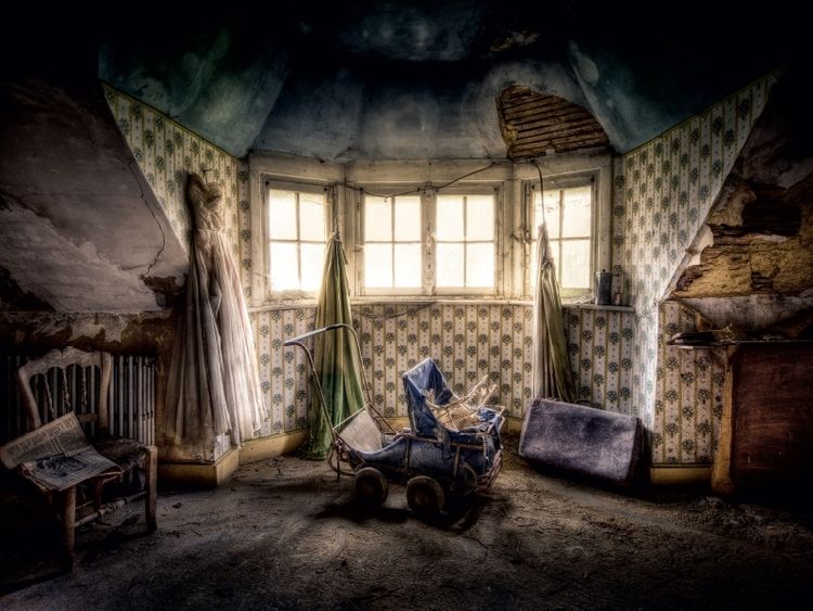 Produktbild: "Dachboden" - gesehen in einem alten, verlassenen Chateau in Belgien (Puzzle)