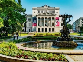 Produktbild: CALVENDO Puzzle Lettische Nationaloper 1000 Teile Puzzle quer | 1000 Teile Lege-Gr&ouml;&szlig;e 64 &times; 48 cm Foto-Puzzle f&uuml;r gl&uuml;ckliche Stunden