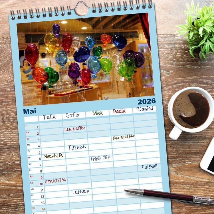 Produktbild: Familienplaner 2026 - Glasblasen filigranes Handwerk mit 5 Spalten (Wandkalender, 21 x 45 cm) CALVENDO
