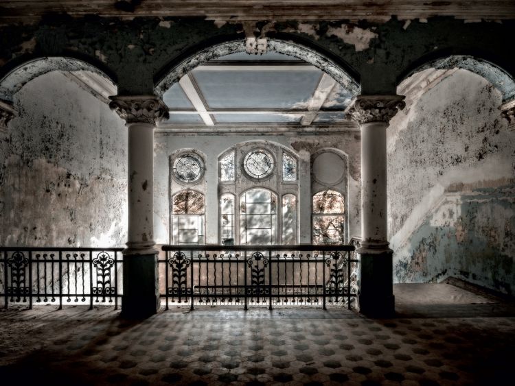 Produktbild: CALVENDO Puzzle "Beelitz" - Eingangshalle der Heilst&auml;tte in Deutschland | 1000 Teile Lege-Gr&ouml;&szlig;e 64x48cm Foto-Puzzle f&uuml;r gl&uuml;ckliche Stunden