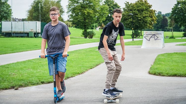Produktbild: SIX DEGREES Stuntscooter 100 mm blau