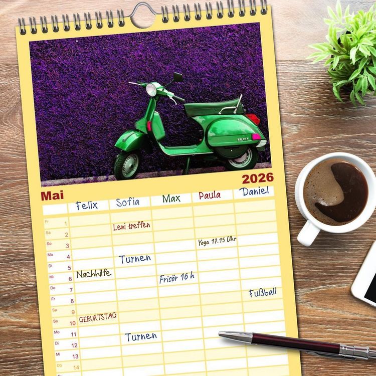 Produktbild: Familienplaner 2026 - Vespa Liebe mit 5 Spalten (Wandkalender, 21 x 45 cm) CALVENDO