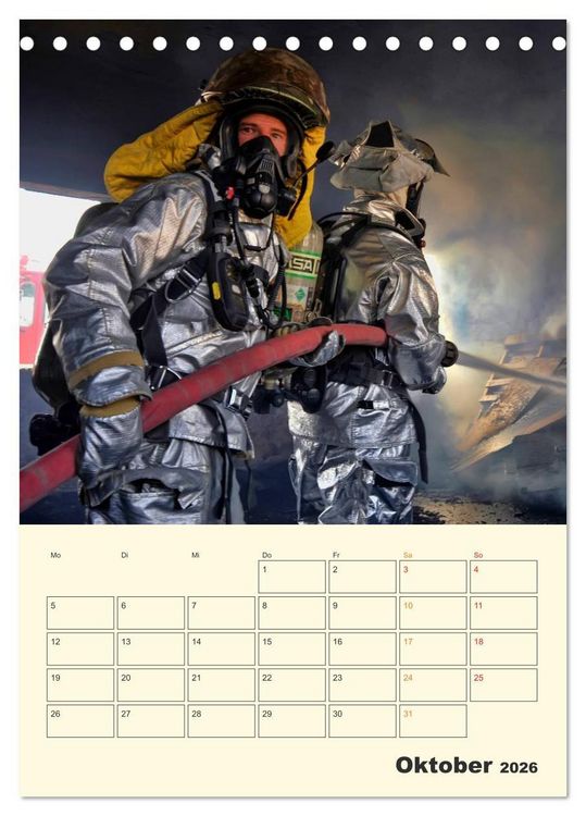 Produktbild: Feuerwehr - Warten auf den n&auml;chsten Einsatz (Tischkalender 2026 DIN A5 hoch), CALVENDO Monatskalender