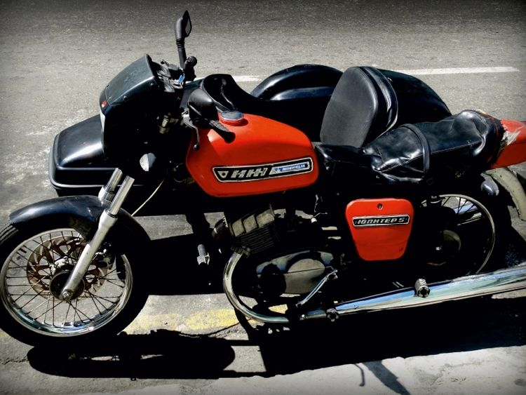 Produktbild: CALVENDO Puzzle Ein Motiv aus dem Kalender "Motorrad-Legenden: IZH" | 1000 Teile Lege-Gr&ouml;&szlig;e 64x48cm Foto-Puzzle f&uuml;r gl&uuml;ckliche Stunden