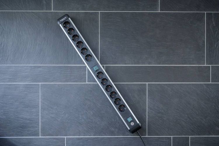 Produktbild: Brennenstuhl 1391030200 Steckdosenleiste mit Schalter Silber, Schwarz Schutzkontakt 1St.