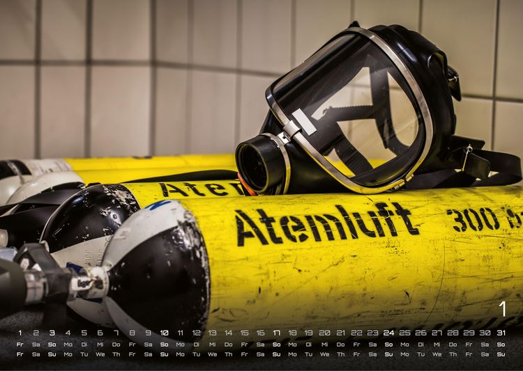 Produktbild: FIREFIGHTER - Retter in der Not - Feuerwehr - 2027 - Kalender DIN A3