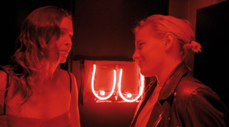 Produktbild: Below Her Mouth