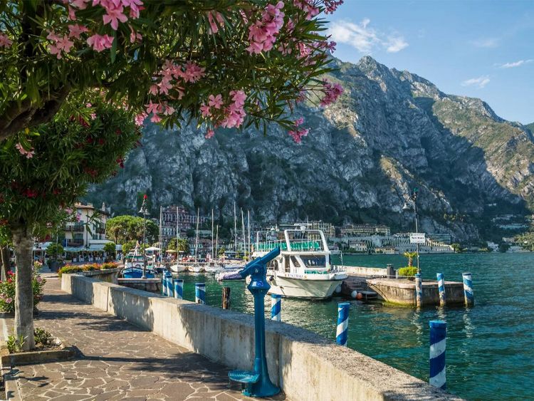 Produktbild: CALVENDO Puzzle GARDASEE Hafen und Uferpromenade in Limone sul Garda | 1000 Teile Lege-Gr&ouml;&szlig;e 64x48cm Foto-Puzzle f&uuml;r gl&uuml;ckliche Stunden