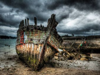 Produktbild: CALVENDO Puzzle Wrack eines Fischereischiffes in der Bretagne | 1000 Teile Lege-Gr&ouml;&szlig;e 64x48cm Foto-Puzzle f&uuml;r gl&uuml;ckliche Stunden