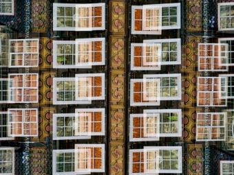 Produktbild: CALVENDO Puzzle Renaissance-Fassade am ehemaligen Pfarrhaus St. Blasius in Hann. M&uuml;nden | 1000 Teile Lege-Gr&ouml;&szlig;e 64x48cm Foto-Puzzle f&uuml;r gl&uuml;ckliche Stunden