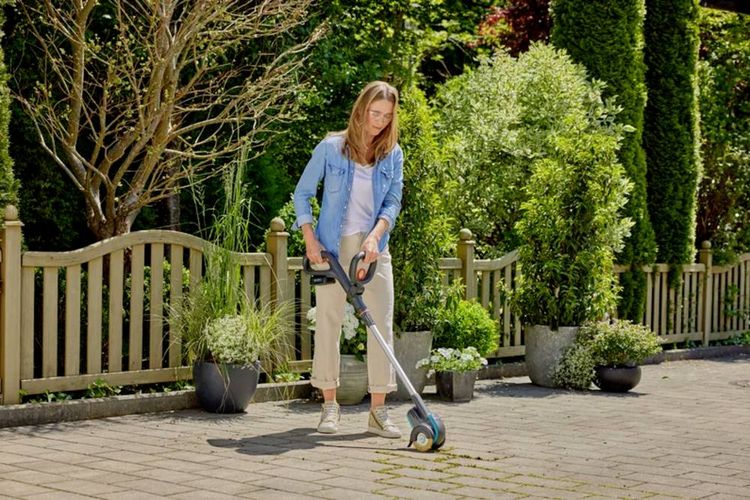 GARDENA EasyWeed 1800/18V P4A Ready-To-Use-Set 14820-20 Fugenbürste 18V