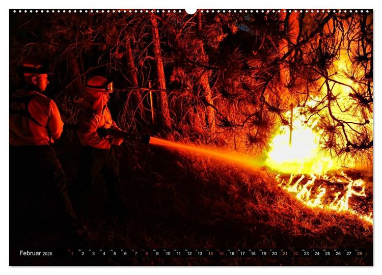 Produktbild: Feuerwehr - Leben mit der Gefahr (Wandkalender 2026 DIN A2 quer), CALVENDO Monatskalender