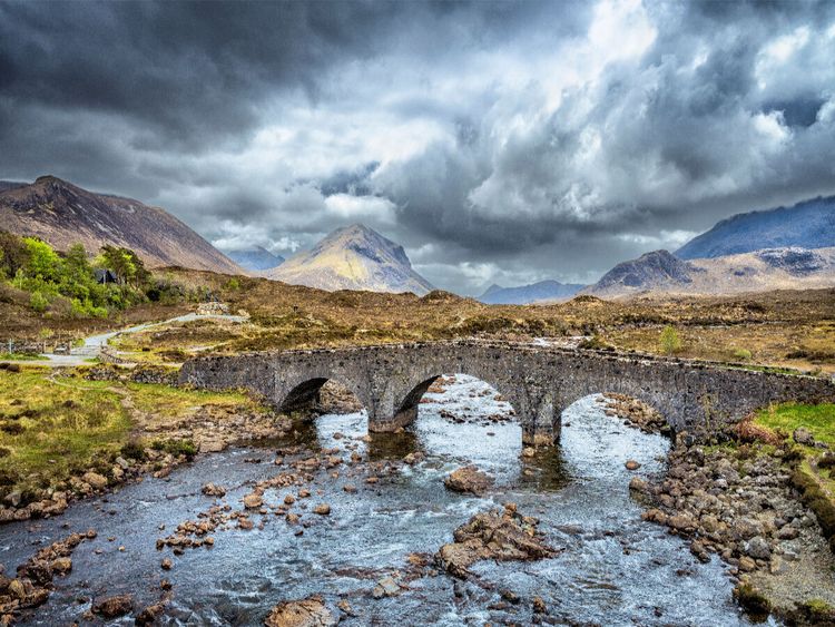 Produktbild: CALVENDO Puzzle Sligachan Old Bridge | 1000 Teile Lege-Gr&ouml;&szlig;e 64x48cm Foto-Puzzle f&uuml;r gl&uuml;ckliche Stunden