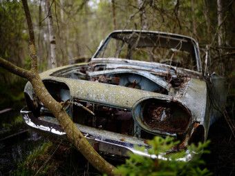 Produktbild: CALVENDO Puzzle Ein Motiv aus dem Kalender BILKYRKOG&Aring;RDEN Der Autofriedhof im Kyrk&ouml; Mosse | 1000 Teile Lege-Gr&ouml;&szlig;e 64x48cm Foto-Puzzle f&uuml;r gl&uuml;ckliche Stunden