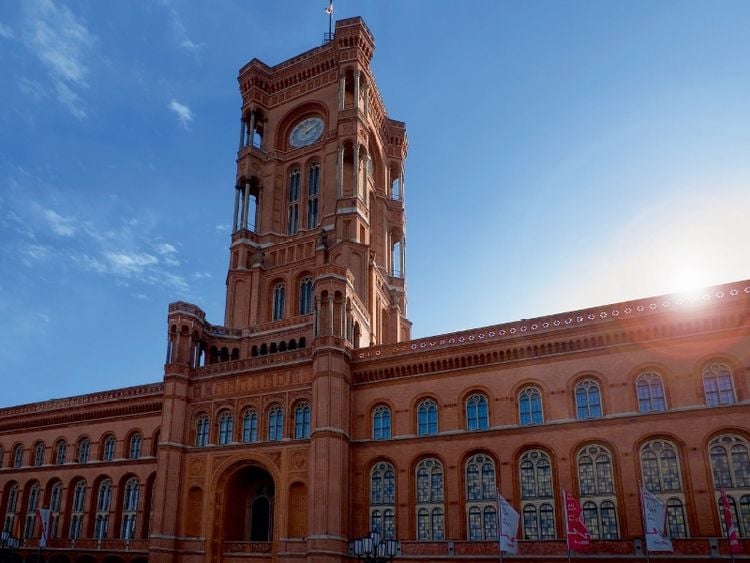 Produktbild: CALVENDO Puzzle Rotes Rathaus | 1000 Teile Lege-Gr&ouml;&szlig;e 64x48cm Foto-Puzzle f&uuml;r gl&uuml;ckliche Stunden