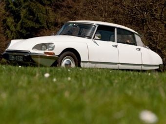 Produktbild: CALVENDO Puzzle Citro&euml;n DS - G&ouml;ttin in wei&szlig; | 1000 Teile Lege-Gr&ouml;&szlig;e 64x48cm Foto-Puzzle f&uuml;r gl&uuml;ckliche Stunden