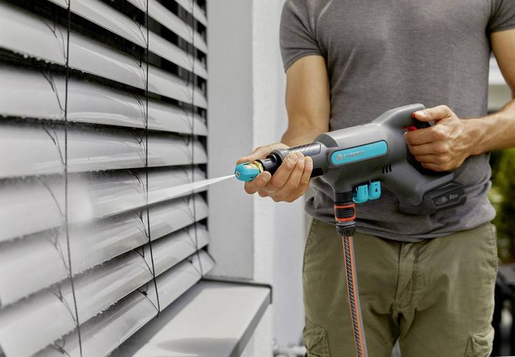 Produktbild: GARDENA AquaClean 24/18V solo Mitteldruckreiniger 24 bar