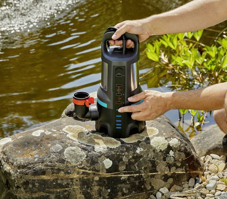Produktbild: GARDENA 09044-20 20000 Aquasensor Schmutzwasser-Tauchpumpe 20.000 l/h 9 m