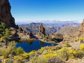 Produktbild: CALVENDO Puzzle Bergsee auf Gran Canaria | 1000 Teile Lege-Gr&ouml;&szlig;e 64x48cm Foto-Puzzle f&uuml;r gl&uuml;ckliche Stunden