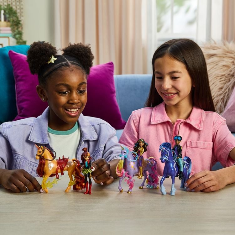 Produktbild: Unicorn Academy - Sophia und Einhorn Wildstar Set, 12 cm Figuren zur Netflix Serie mit Sattel, M&auml;hnen- und Schweifb&uuml;rste & Zubeh&ouml;r, ab 4 J.