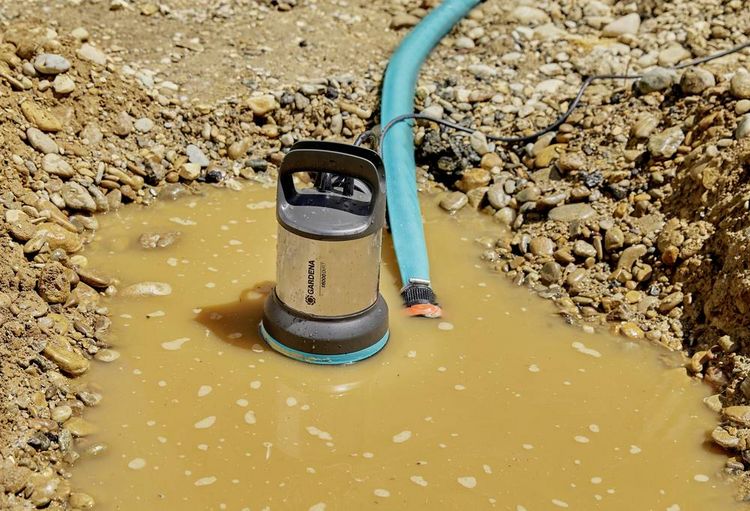 Produktbild: GARDENA 09042-61 16000 Schmutzwasser-Tauchpumpe 16.000 l/h 7 m