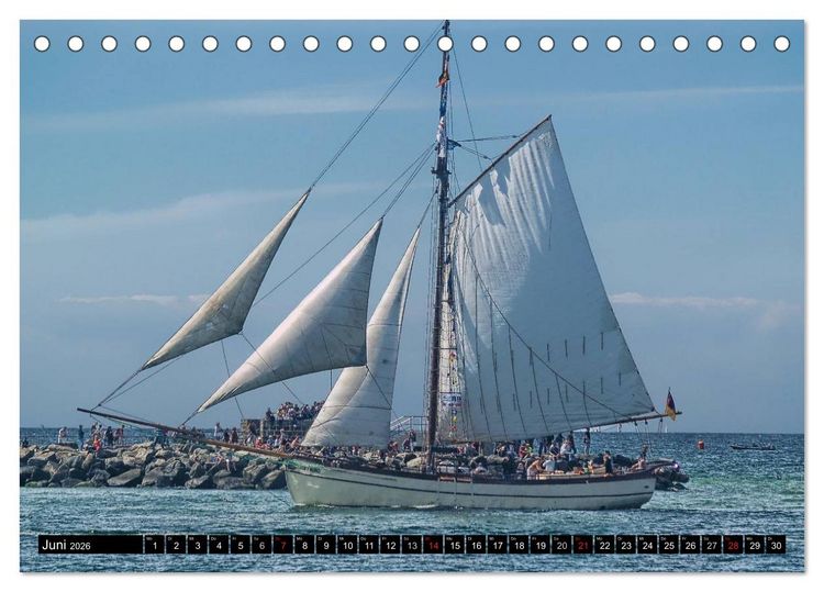 Produktbild: Segelschiffe vor Warnem&uuml;nde (Tischkalender 2026 DIN A5 quer), CALVENDO Monatskalender